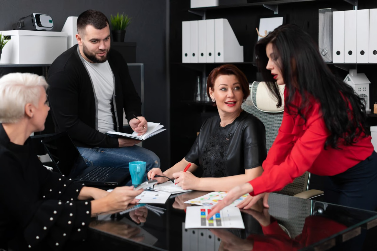 How to Choose the Right Web Design Agency for Your Business? 1 Illustration showing how to choose the right web development and marketing services